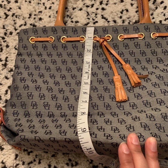 Dooney & Bourke small tote. EUC. Navy and brown. - Picture 5 of 8
